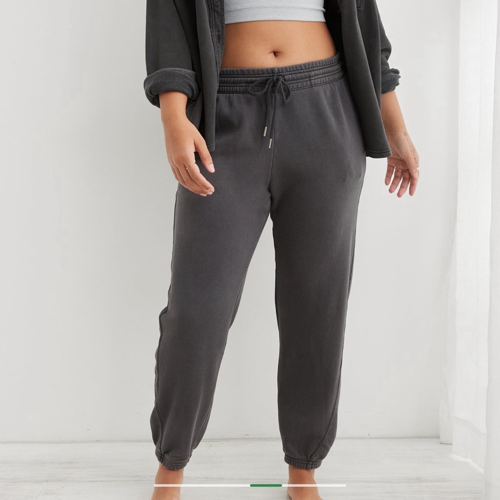 Aerie The Chill Jogger. Grey and green medium size.